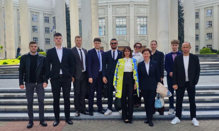 Молодежь — это будущее страны. 